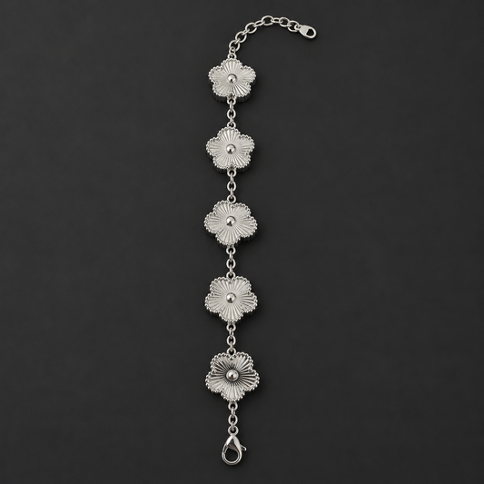 Klassisches Blumenarmband