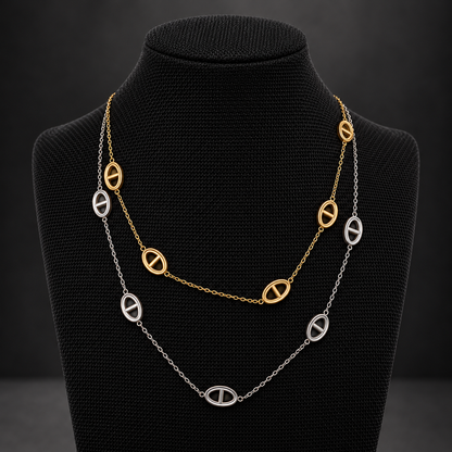 Colliers maille marine doré et argenté sur buste